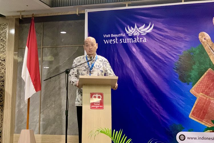 Kementerian Pariwisata (Kemenpar) menggaet tujuh travel agent atau travel operator (TA/TO) asal Malaysia untuk mempromosikan wisata Sumatera Barat. Kegiatan Familiarization Trip (Famtrip) bertajuk ?Wonderful Indonesia Journey? ini berlangsung hampir sepekan pada 27-31 Oktober 2025.