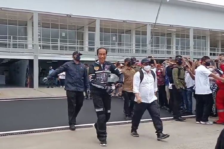 Suasana Presiden Joko Widodo memasuki Sirkuit Mandalika Lombok