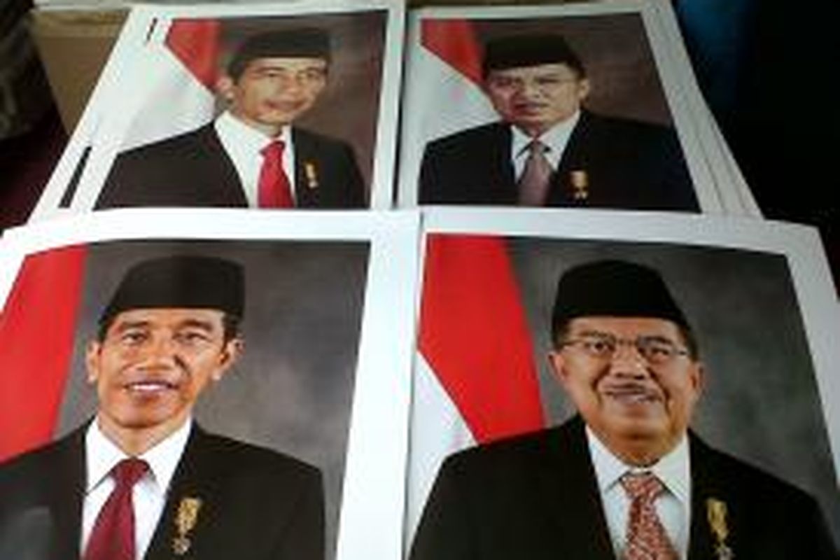 Dua versi foto resmi Presiden Joko Widodo dan Wakil Presiden Jusuf Kalla.