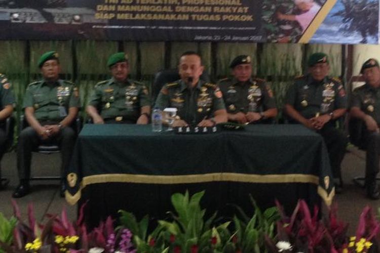 Kepala Staf TNI AD Jenderal TNI Mulyono saat menyampaikan paparan sebelum rapim  TNI 2017