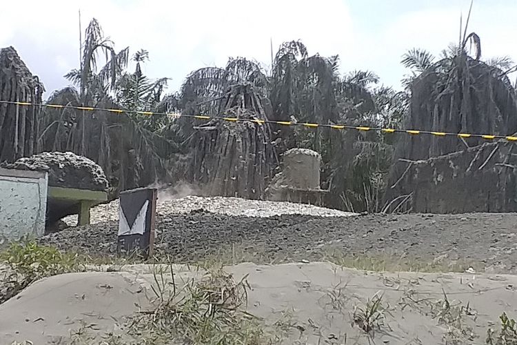 Semburan gas disertai lumpur merusak bangunan Ponpes Al Ihsan Boarding School Riau Kampus 2 di Kelurahan Tuah Negeri, Kecamatan Tenayan Raya, Kota Pekanbaru, Riau, Sabtu (6/2/2021).