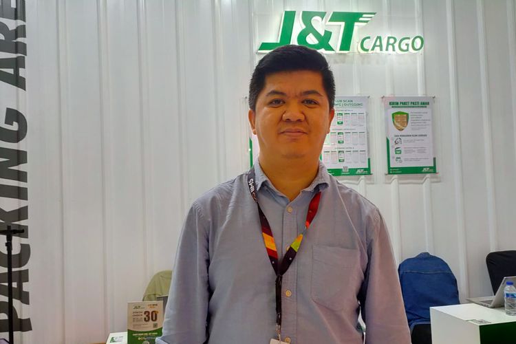 Suwanto Branding Manager J&T Cargo 