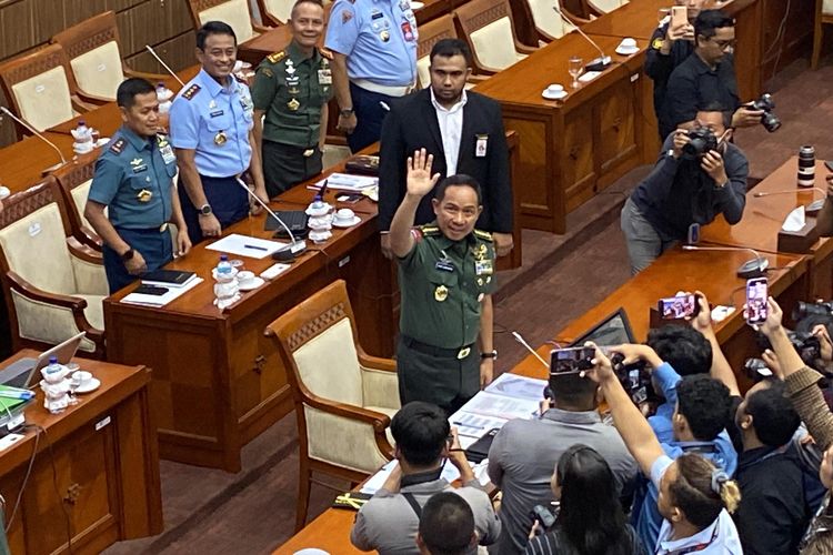 Calon Panglima TNI Jenderal Agus Subiyanto di Gedung DPR, Senayan, Jakarta, Senin (13/11/2023). 