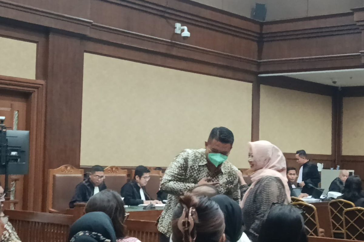 Satpam Pengadilan Negeri Jakarta Selatan (PN Jaksel) Muhammad Sofyan usai bersaksi dalam sidang di Pengadilan Tipikor pada Pengadilan Negeri Jakarta Pusat, Rabu (10/9/2025).