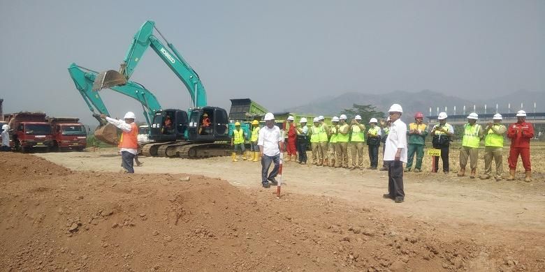 Pengerjaan tol Soreang-Pasir Koja, Bandung. Gambar diambil pada Kamis (10/9/2015).