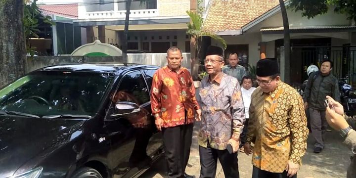 Mantan Ketua Mahkamah Konstitusi Mahfud MD di kediaman Sinta, di kawasan Ciganjur, Jakarta Selatan, sekitar pukul 09.55, Rabu (26/9/2018).