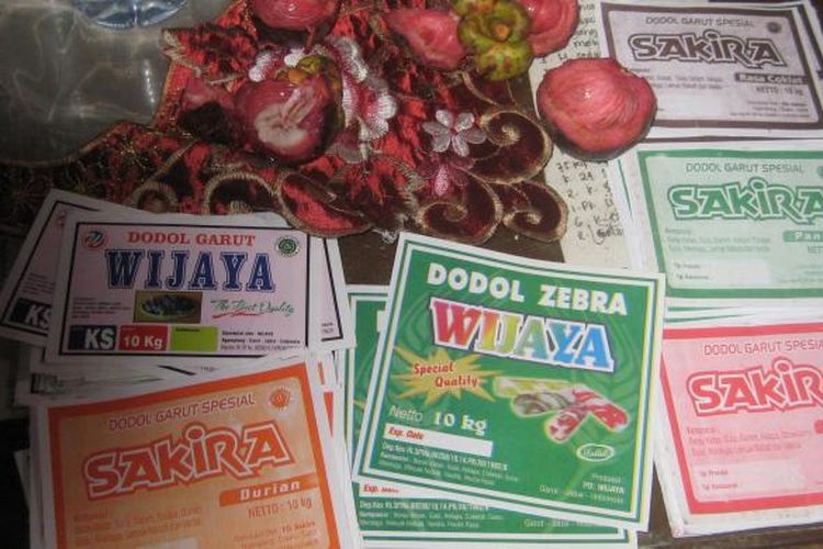 Merek-merek dodol garut produksi Haji Uyud, selaku penerima fasilitas Kredit Usaha Rakyat (KUR).


