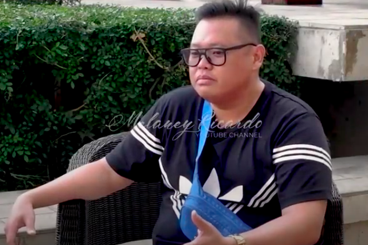 Reza Bukan saat berbincang dengan Melaney Ricardo
