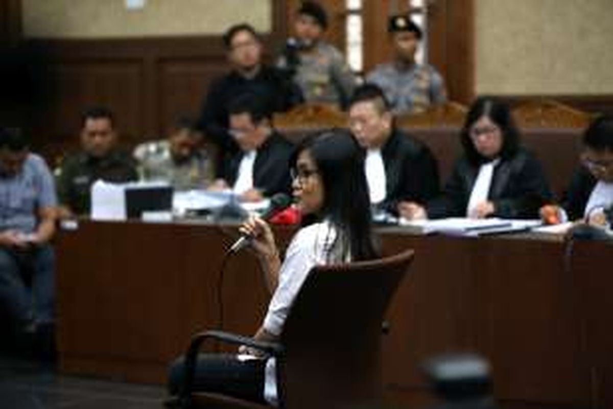 Terdakwa Jessica Kumala Wongso menjalani sidang dengan agenda pemeriksaan terdakwa di Pengadilan Negeri Jakarta Pusat, Rabu (28/9/2016). Ia menjadi terdakwa terkait dugaan kasus pembunuhan Wayan Mirna Salihin. 