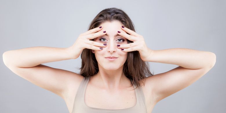 Yoga wajah bisa membantu mengencangkan kulit.