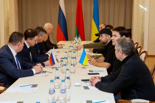 Dialog Perdana Rusia-Ukraina di Perbatasan Belarus Berakhir Tanpa Terobosan yang Jelas