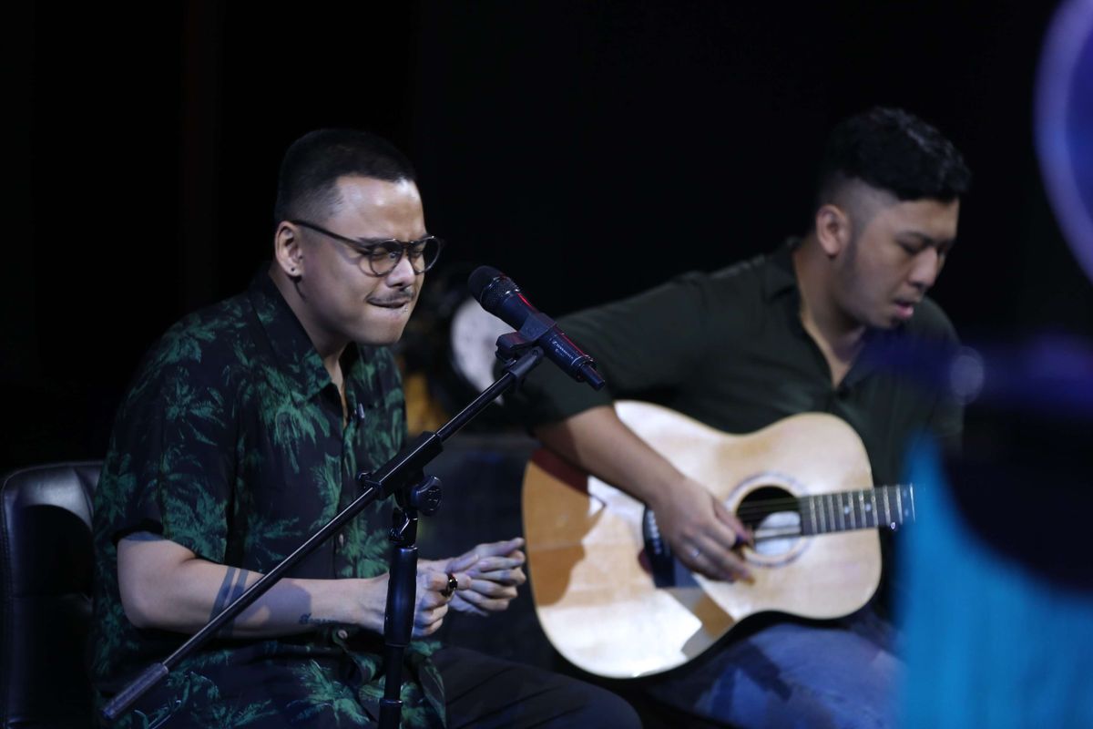 Penyanyi Teza Sumendra membuka penampilan di Selebrasi (Selebritas Beraksi) edisi Selasa (21/5/2019) dengan lagu Girlfriend. Penyanyi berusia 31 tahun ini mengawali karier dengan mengikuti ajang Indonesia Idol pada tahun 2006.