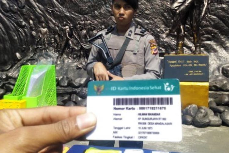Kartu Indonesia Sehat (KIS) palsu yang turut disita polisi dari tangan sindikat pemalsu kartu BPJS Kesehatan