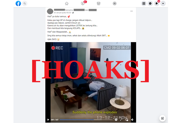 Tangkapan layar unggahan hoaks di sebuah akun Facebook, tentang video pria pingsan karena minum air sambil menelepon saat ponsel sedang di-charge.