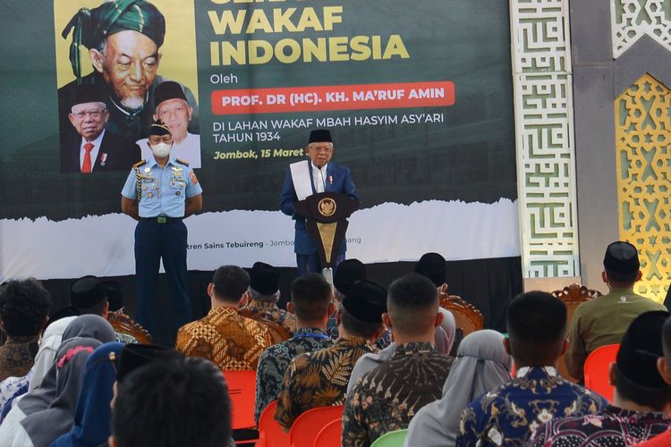 Wakil Presiden Ma’ruf Amin meluncurkan Gerakan Wakaf Indonesia di SMA Pesantren Sains Tebuireng, Jombang, Jawa Timur, Rabu (15/3/2023).