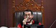 Di Sidang UU Hak Cipta Ariel Cs, Anwar Usman: Kebetulan, Suara Saya Kalau Nyanyi Tidak Kalah dengan Artis