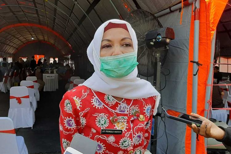 Kadinkes Banten dr Ati Pramudji Hastuti menyebutkan, stok vaksin Covid-19 di Banten tinggal untuk dosis ketiga.