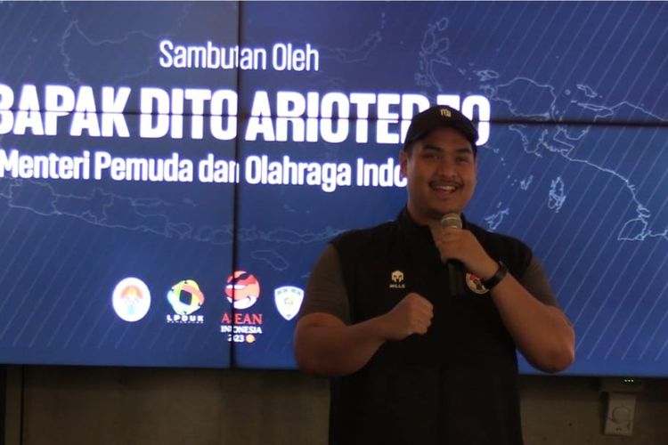 Menteri Pemuda dan Olahraga (Menpora) Republik Indonesia, Dito Ariotedjo, saat menghadiri pembukaan SIM Racing Championship 2023 yang dilaksanakan di Lantai 1 Kantor LPDUK di Jalan Radio I No 13, Kramat Pela Kebayoran Baru, Jakarta Selatan, pada Minggu (10/9/2023).