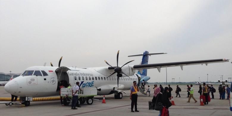 Pesawat jenis ATR 72-600 berkapasitas 70 penumpang milik maskapai penerbangan Garuda Indonesia berada di Bandara Silangit, Siborong-Borong, Kabupaten Tapanuli Utara, Sumatera Utara, Jumat (19/8/2016). Garuda Indonesia melayani penerbangan Bandara Kualanamu, Medan - Bandara Silangit, Siborong-Borong sekali setiap hari selama seminggu.
