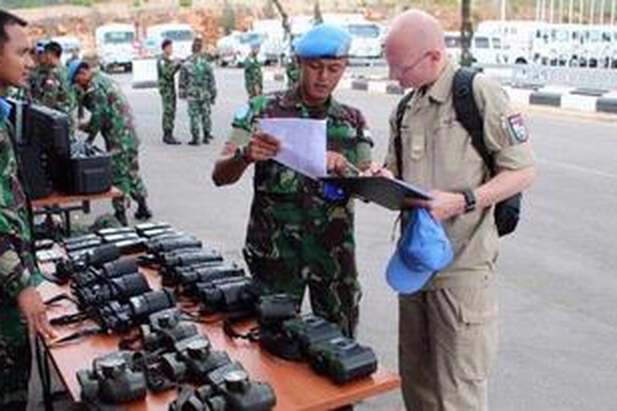 Tim COE (Contingent Owned Equipment) mengadakan inspeksi dalam rangka Periodic Inspection yang dipimpin Mr Henry di Markas Indo FPC Sudirman Camp Naqoura Lebanon Selatan, Selasa (31/7/2012).