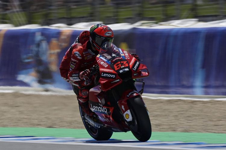 Pebalap Ducati Lenovo Francesco Bagnaia saat menjalani kualifikasi MotoGP Spanyol 2022 di Sirkuit Jerez, Sabtu (30/4/2022). 