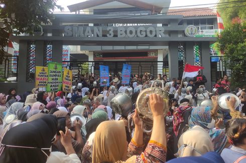 Saat Ratusan Emak-emak Serbu SMAN 3 Bogor, Lakukan Demo atas Dugaan Kecurangan PPDB