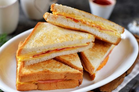 Resep Sandwich Telur Goreng dan Daging Asap untuk Piknik