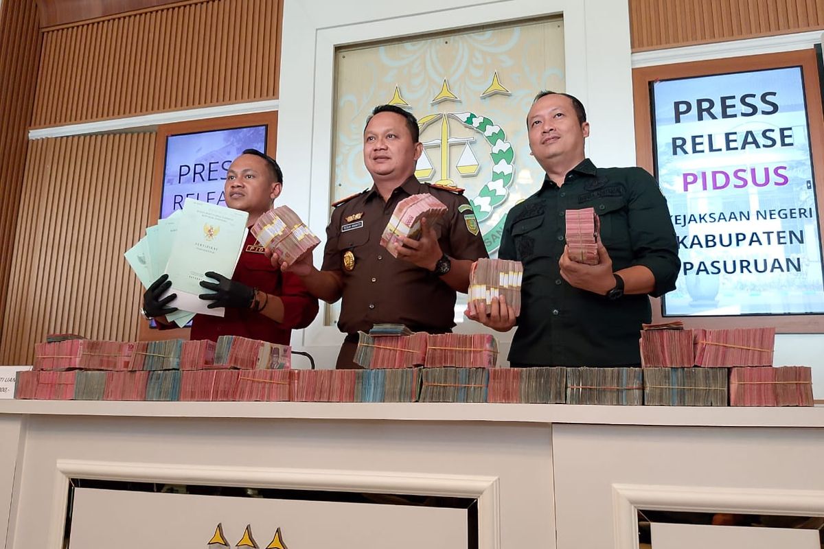 Kejari Kabupaten Pasuruan mengamankan Rp. 2,55 miliar atas kasus PKBM di Kabupaten Pasuruan, Jawa Timur, Rabu (30/07/2025) 