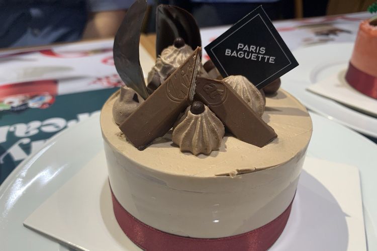 Paris Baguette opened its 15th outlet in Indonesia located at Puri Indah Mall 2 and released a special Christmas menu in collaboration with KitKat.