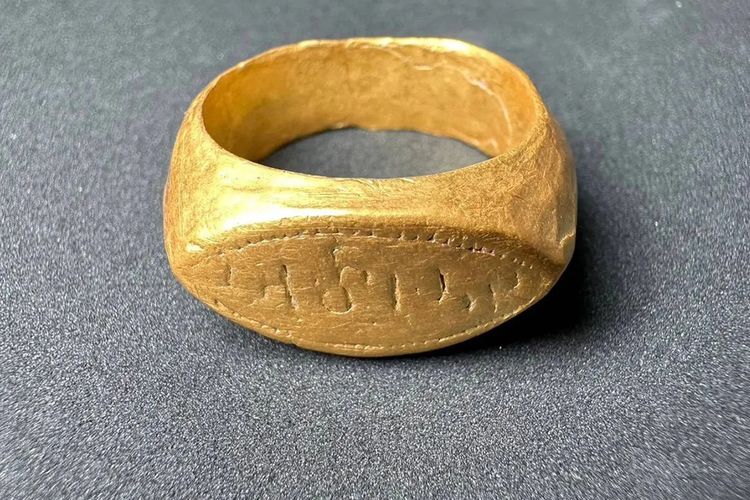 Dua Cincin Emas Berusia 2.000 Tahun Ditemukan di Thailand
