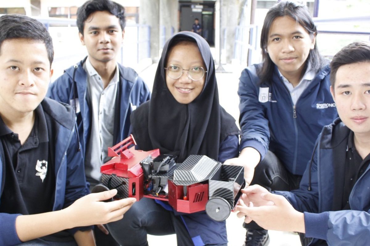 Tim unggulan mobil prototipe Institut Teknologi Sepuluh Nopember (ITS), Spektronics meluncurkan 2 mobil terbaru berbahan bakar kimia, yakni Spektronics 17 dan Spektronics 18 di gedung Departemen Teknik Kimia ITS, Selasa (19/3/2019).