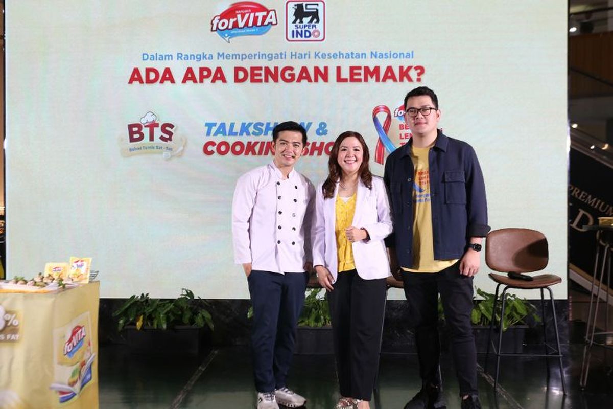 Celebrity Chef Nicky Tirta (kiri), Dokter Spesialis Gizi Klinik dr Raissa E Djuanda (tengah), serta Brand Manager Food Category PT Bina Karya Prima Roland Layandi. 
