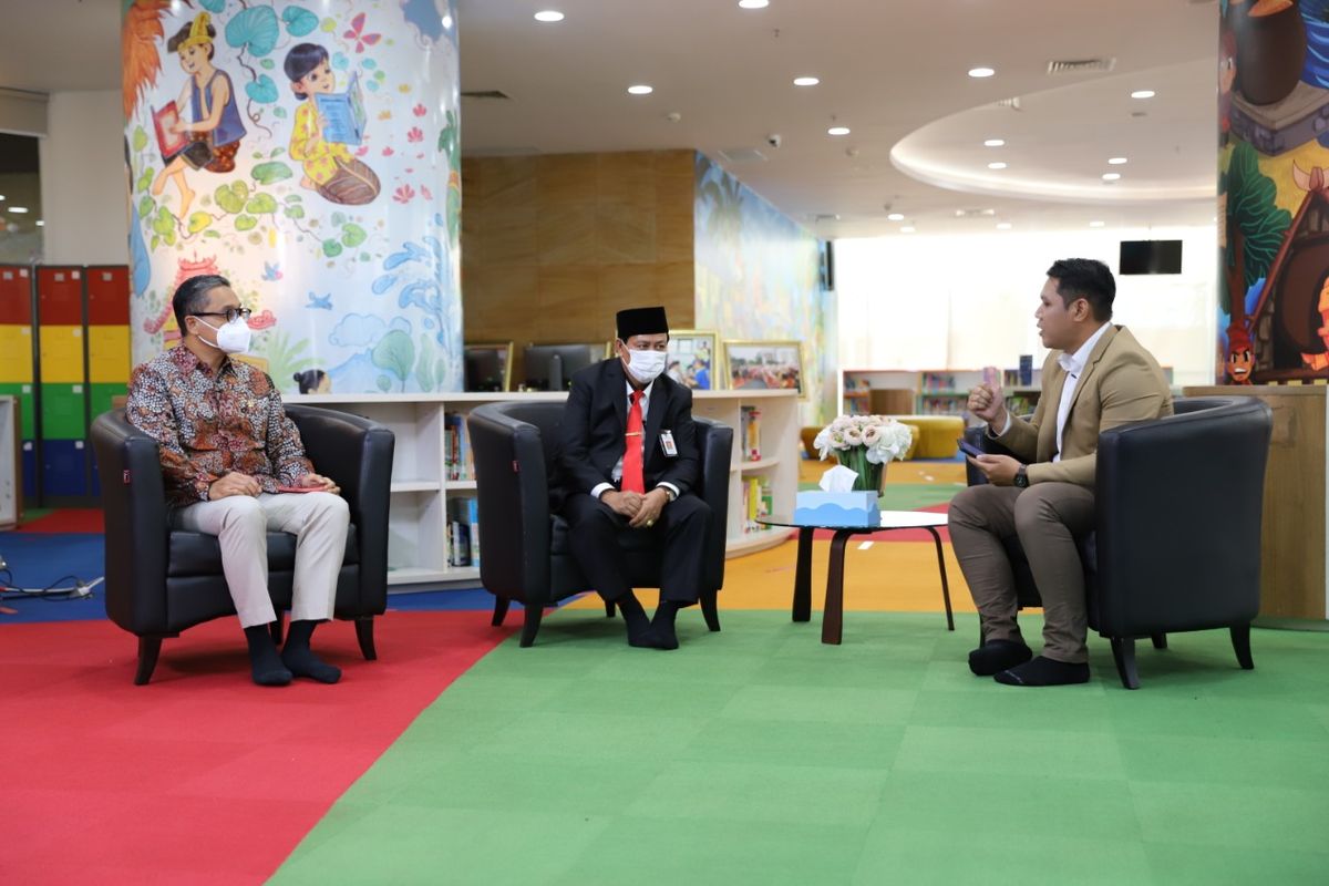 Memperingati ulang tahun ke-41, Perpusnas mengadakan gelar wicara dengan tema ?Integrasi Penguatan Sisi Hulu dan Hilir Budaya Literasi dalam Pemulihan Ekonomi dan Reformasi Sosial? (17/5/2021).

