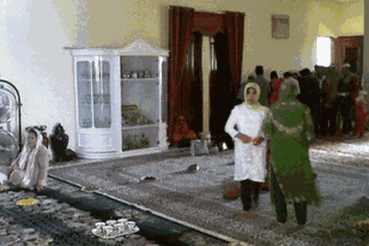 Suasana jelang acara maulid di rumah keluarga Nurdin Halid, di Watampone, Bone, Sulsel, Kamis (24/2/2011).