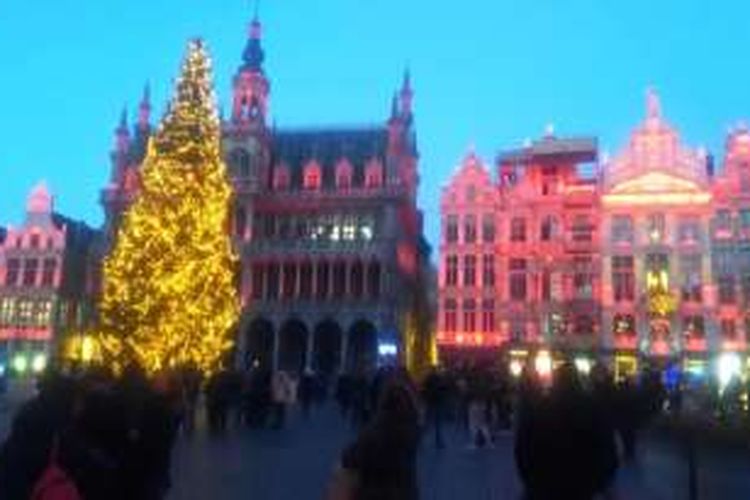 Grote Markt merupakan salah satu tujuan wisata paling populer di kota Brussels, Belgia dan menjadi salah satu cagar budaya UNESCO.