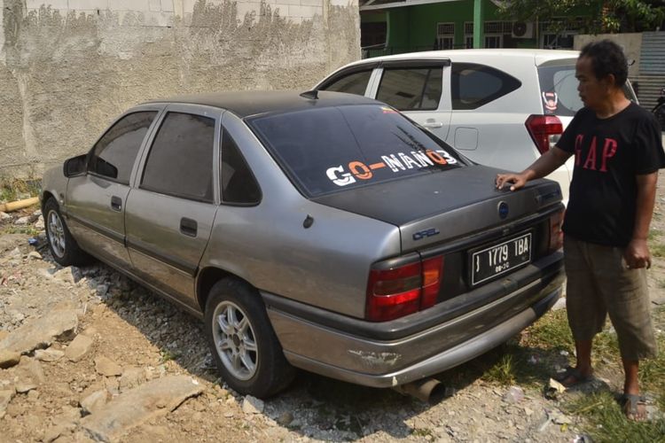Mobil tua yang jadi lokasi bocah berusia 5 tahun di Bekasi Utara bersembunyi, terkunci, dan mati lemas, Kamis (24/10/2019).