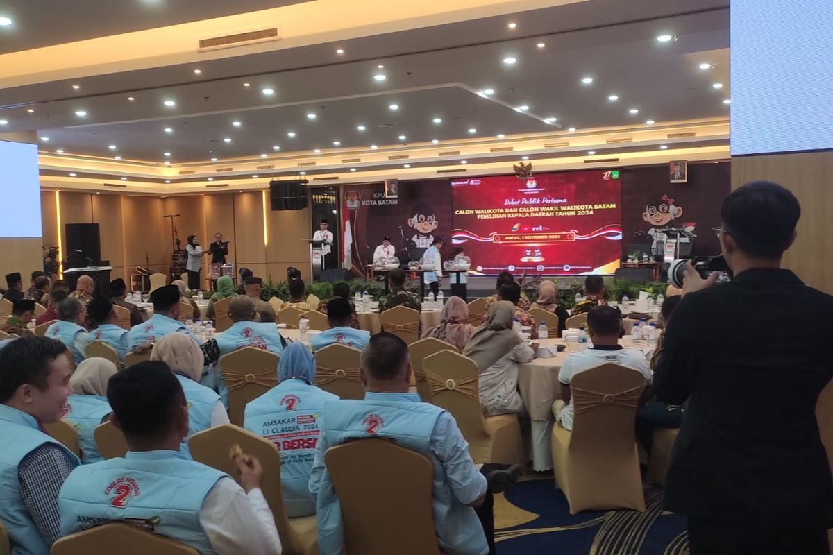 Debat Pertama Pilkada Batam Dimulai, Pendukung Adu Yel sampai Soraki Moderator