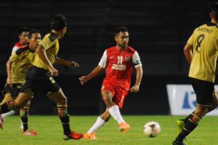 PSM Makassar meminjamkan Ponaryo Astaman ke Persija Jakarta. 