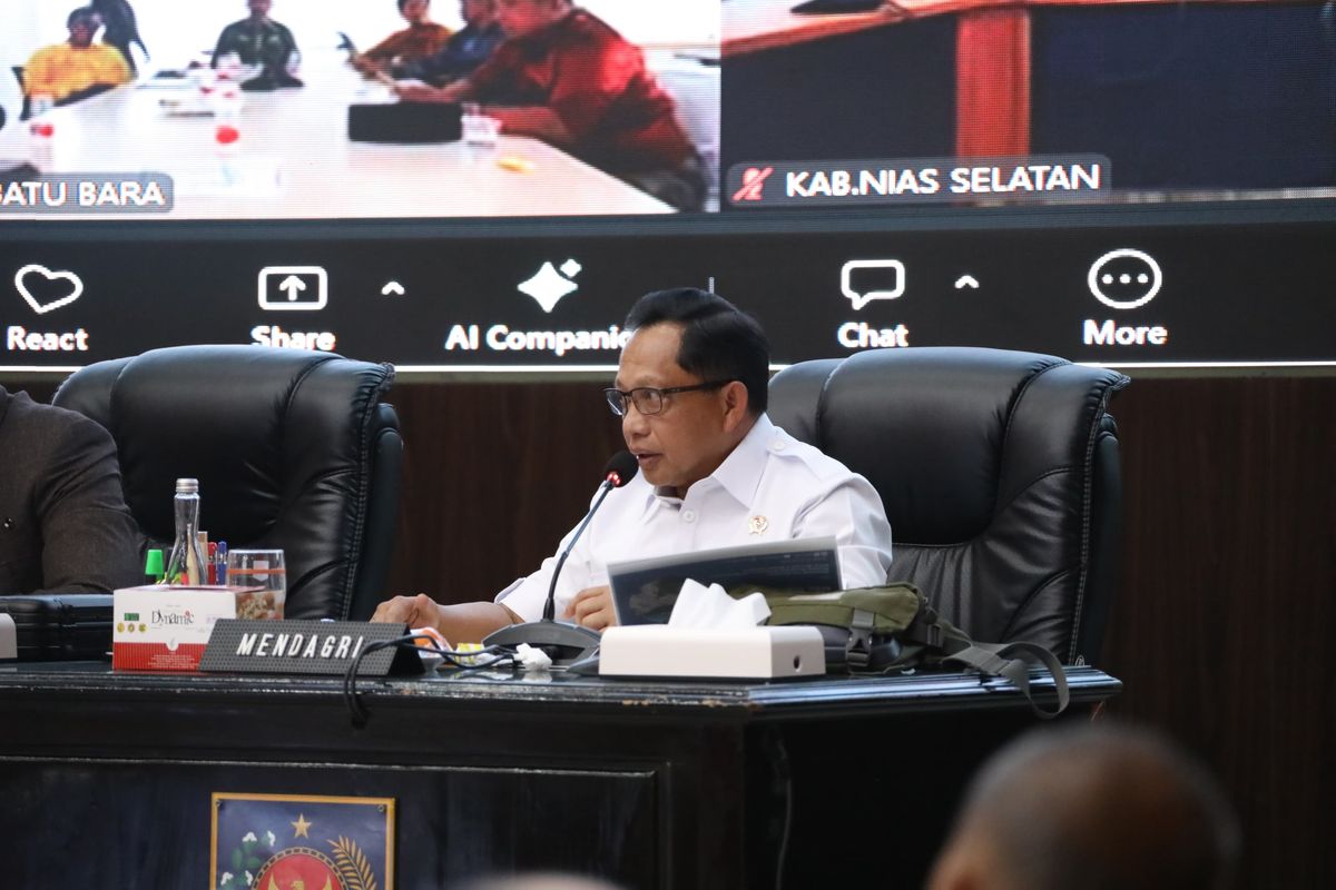 Mendagri Muhammad Tito Karnavian dalam agenda Rapat Koordinasi (Rakor) Satgas Percepatan Rehabilitasi dan Rekonstruksi Pascabencana di Sumatera. (Dok. Mendagri)