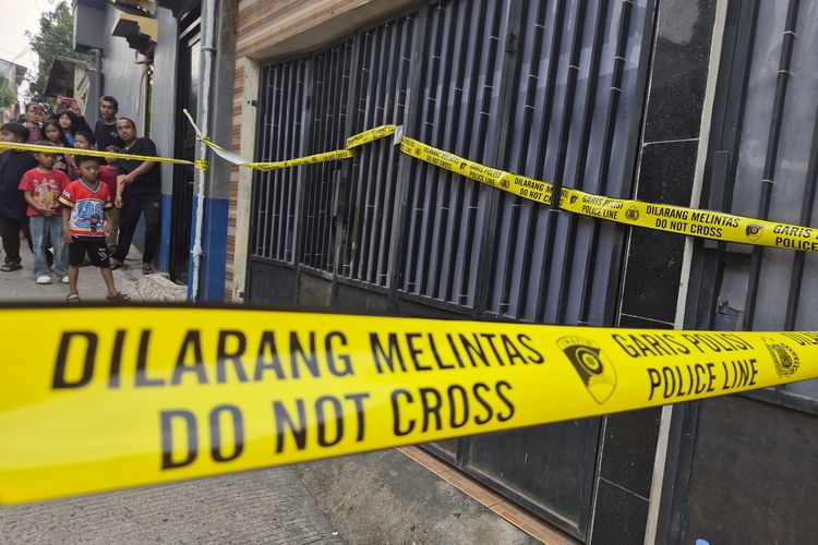 Polisi Olah TKP Rumah Kontrakan Pemutilasi di Depok, Sita Sejumlah Barang Bukti