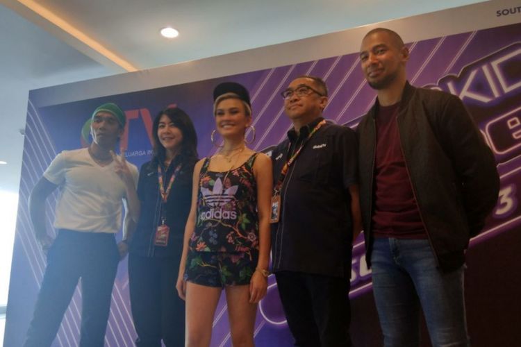 Agnez Mo bersama Kakak Slank dan Marcell Siahaan dalam jumpa pers The Voice Kids Indonesia (TVKI) 3 di MNC Tower, Jakarta Barat, Senin (14/5/2018). 