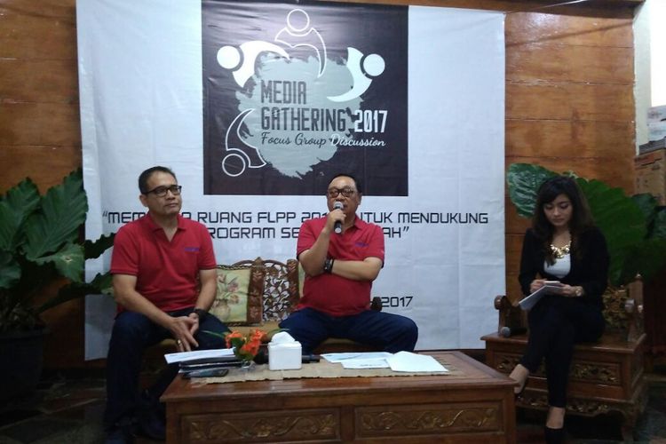 Direktur Utama BTN Maryono bersama Kepala Ekonom BTN Winang Budoyo, pada diskusi dan temu media bertema Membuka Ruang FLPP 2018 untuk mendukung Program Sejuta Rumah di Bogor, Minggu (24/12/2017).