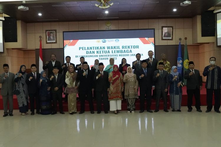 Pelantikan pejabat wakil rektor dan ketua lembaga periode 2023-2027 di lingkungan UNJ dilaksanakan pada Rabu, 18 Oktober 2023 di Gedung Dewi Sartika, Kampus A UNJ.