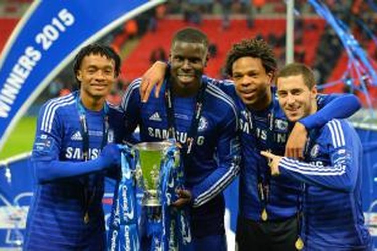 Bek Chelsea, Kurt Zouma (tengah). 