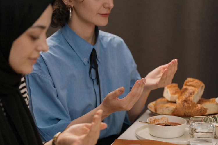 Catat jadwal puasa Ayyamul Bidh di bulan September 2025 sesuai tanggal pada kalender Masehi dan Hijriyah