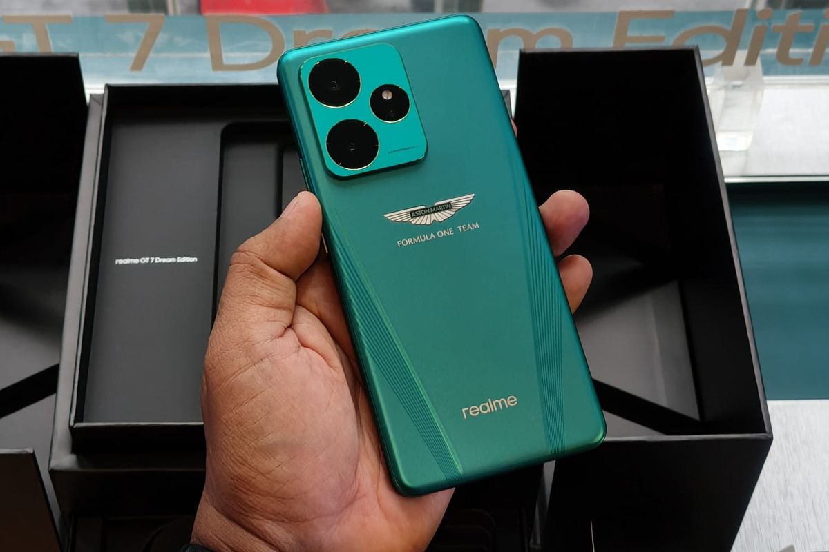 Realme GT 7 Dream Edition edisi Aston Martin F1 dalam genggaman.