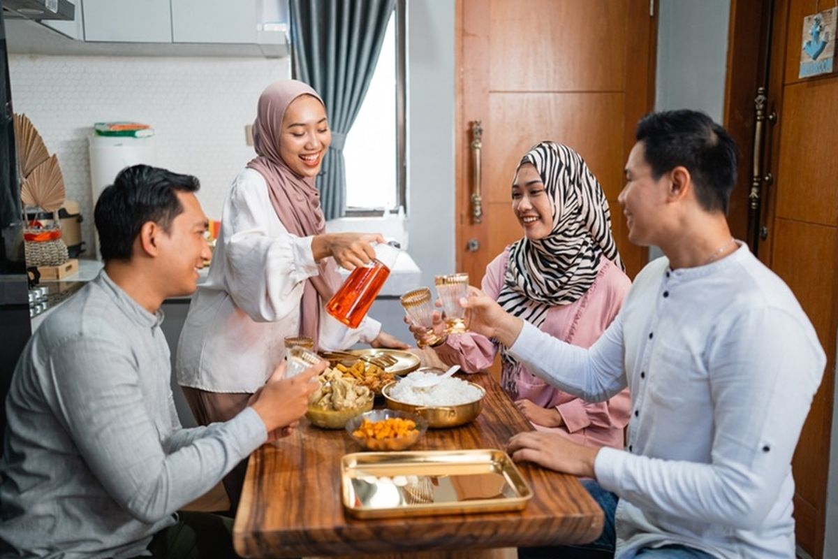 ilustrasi sahur. Masih bolehkah makan dan minum setelah imsak?