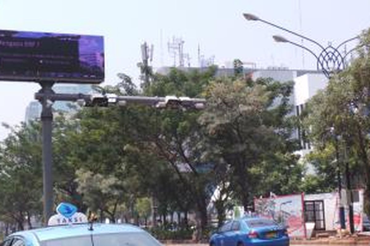 Uji coba Electronic Road Pricing di Jalan Rasuna Said, Jakarta.