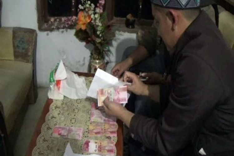 MONEY POLITIK PILKADA MAMASA : Oknum aparat desa hingga camat di mamasa dilaporkan menyuap pemilih