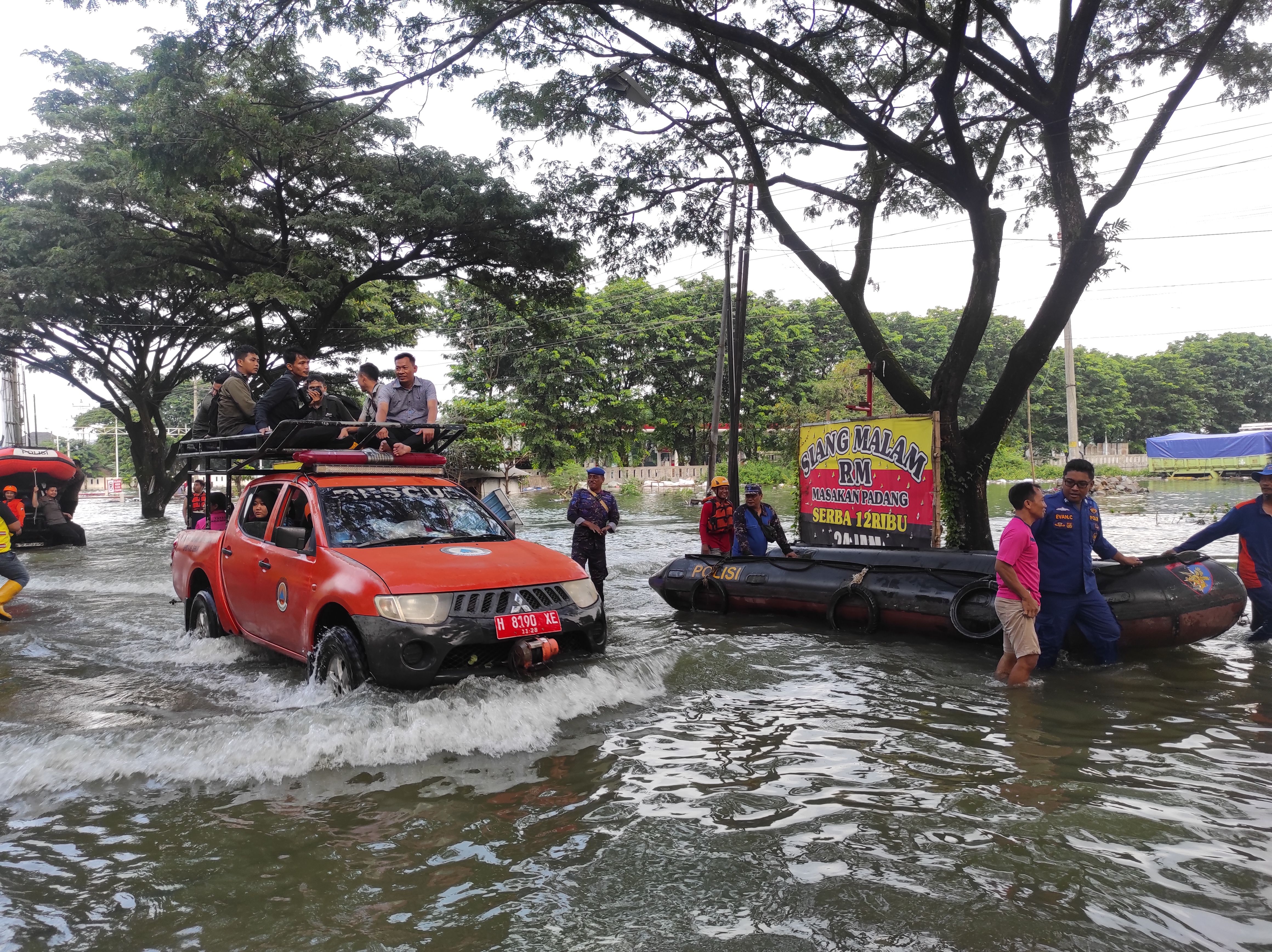 Banjir Surut, Ribuan Warga Demak Tinggalkan Posko Pengungsian